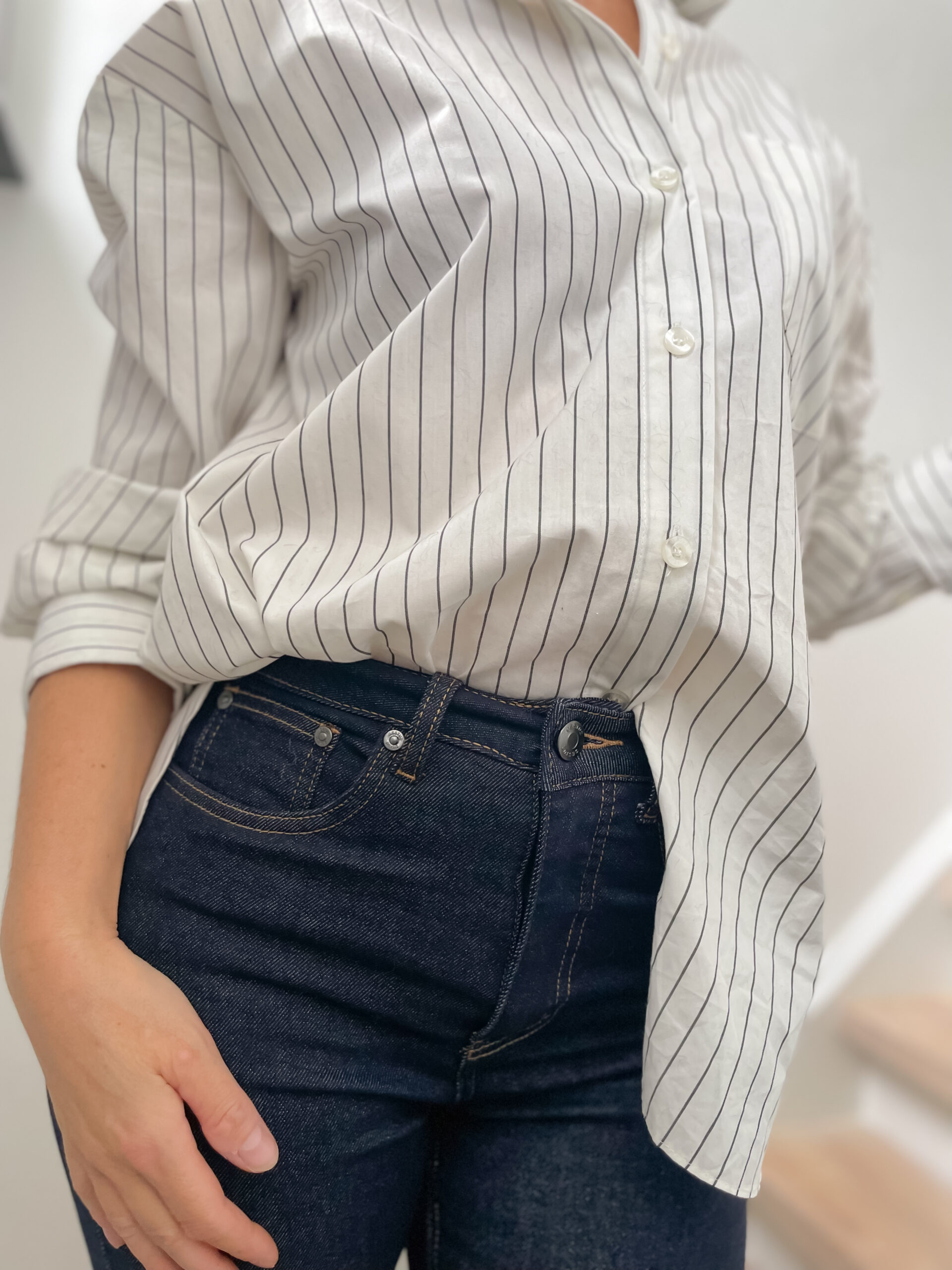 Noelle shirt white pinstripes