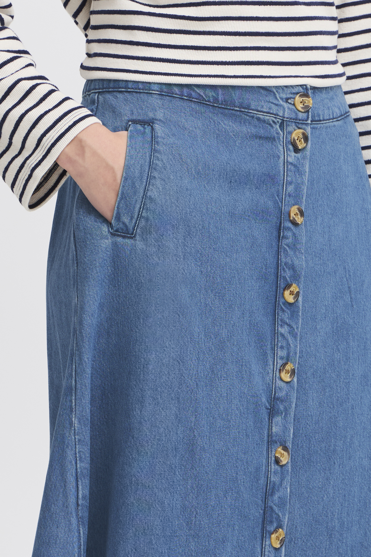 Irrisle skirt medium blue denim - Image 3