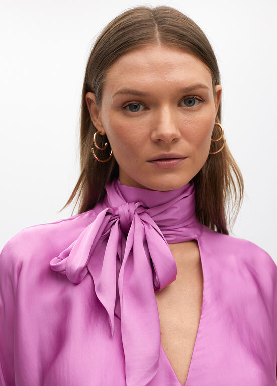 Flowing satin blouse with a bow - Image 3