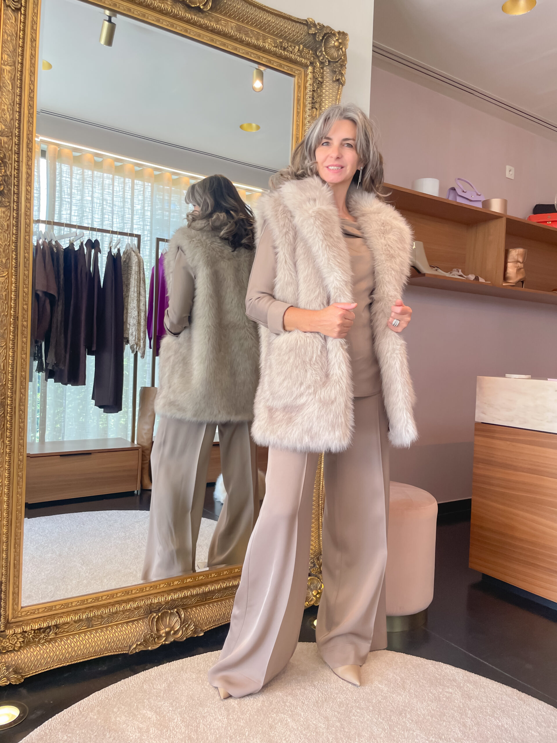 Plushy faux fur waistcoat beige - Image 2