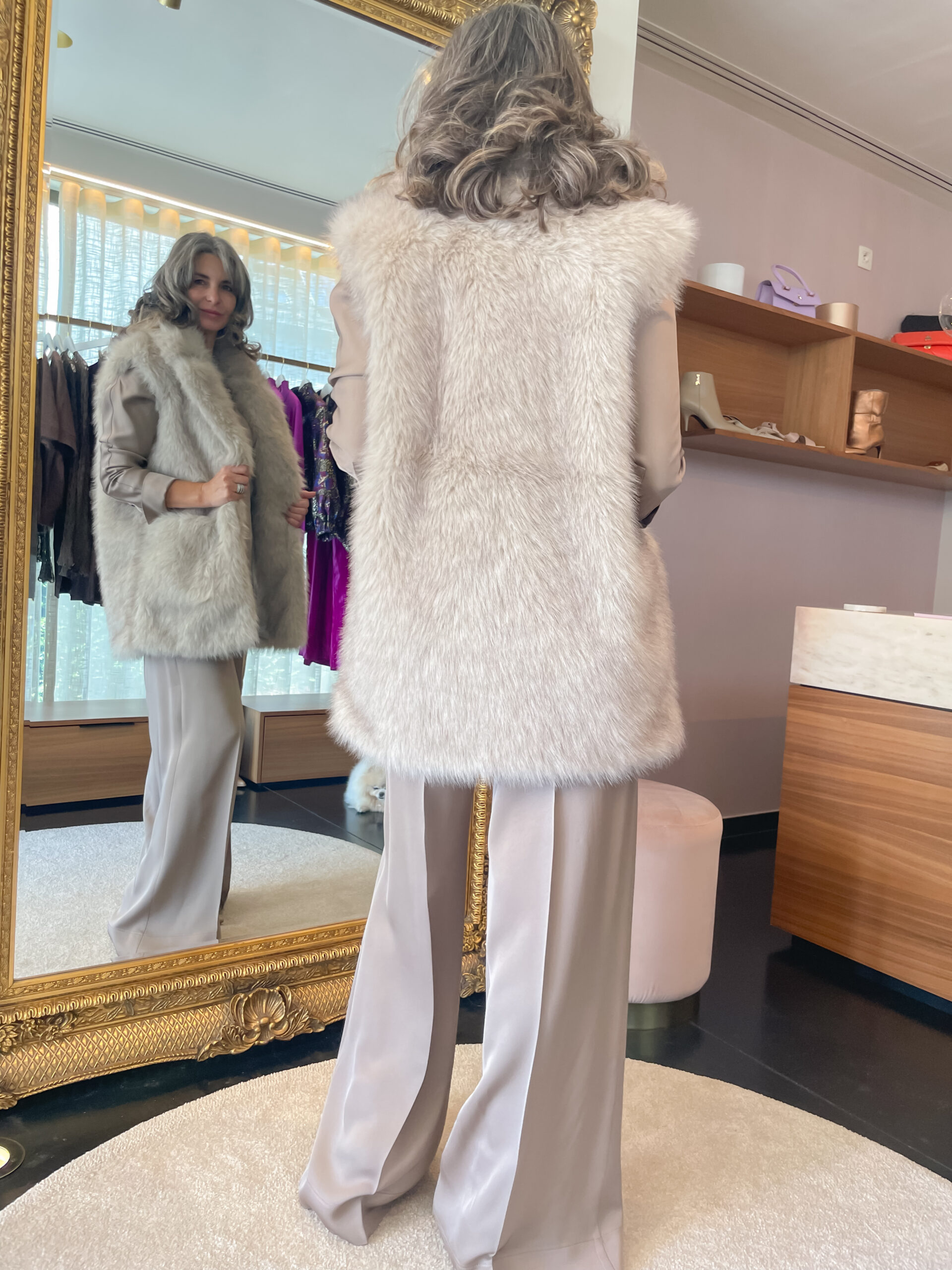 Plushy faux fur waistcoat beige - Image 3