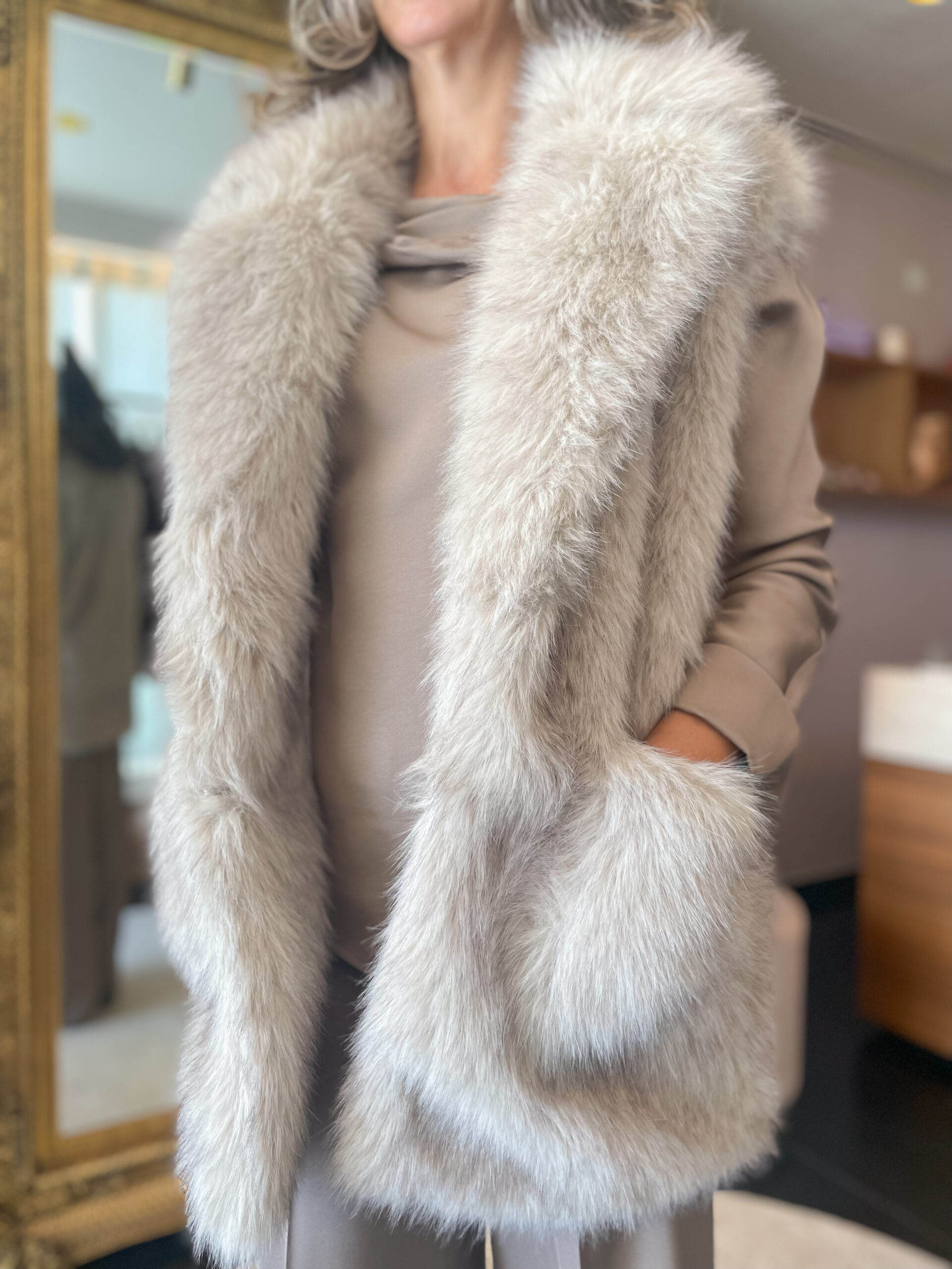 Plushy faux fur waistcoat beige