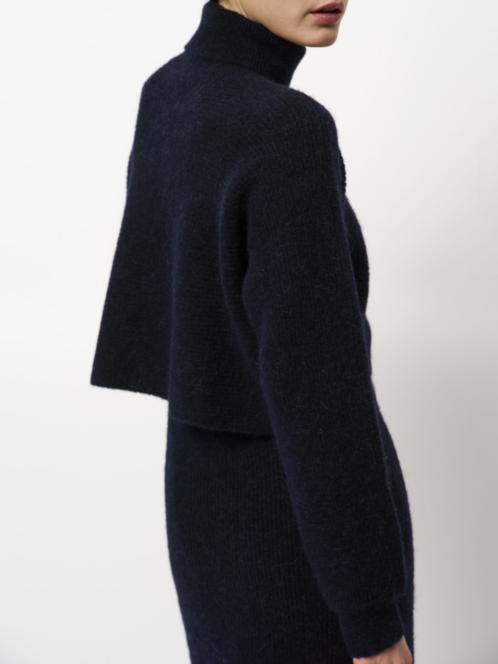 Yuri cropped turtle sweater dark blue - Image 2