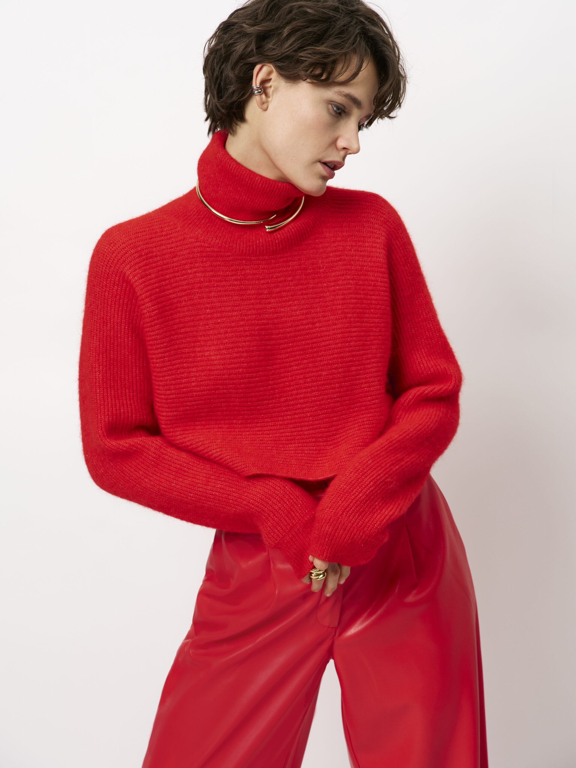 Yuri cropped turtle sweater red - Image 7