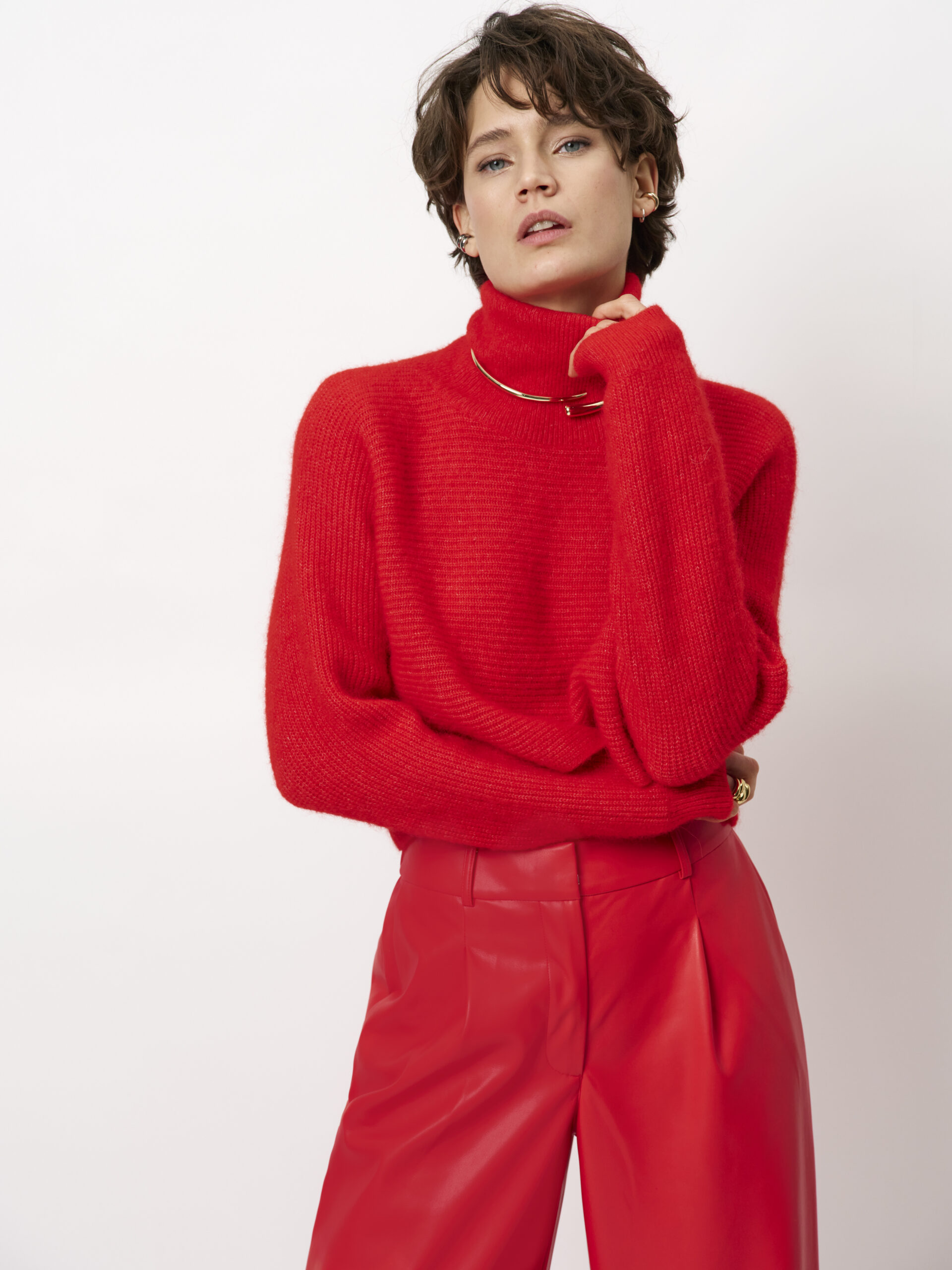 Yuri cropped turtle sweater red - Image 6