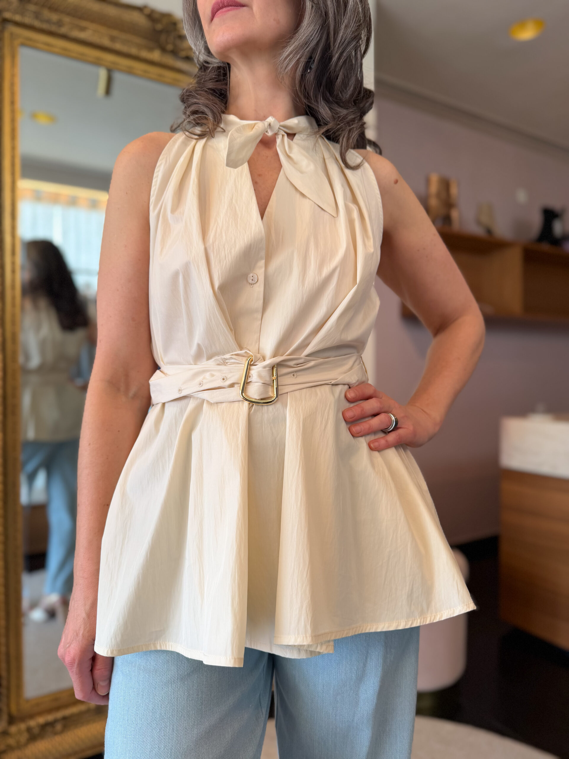 Sleeveless top ivory